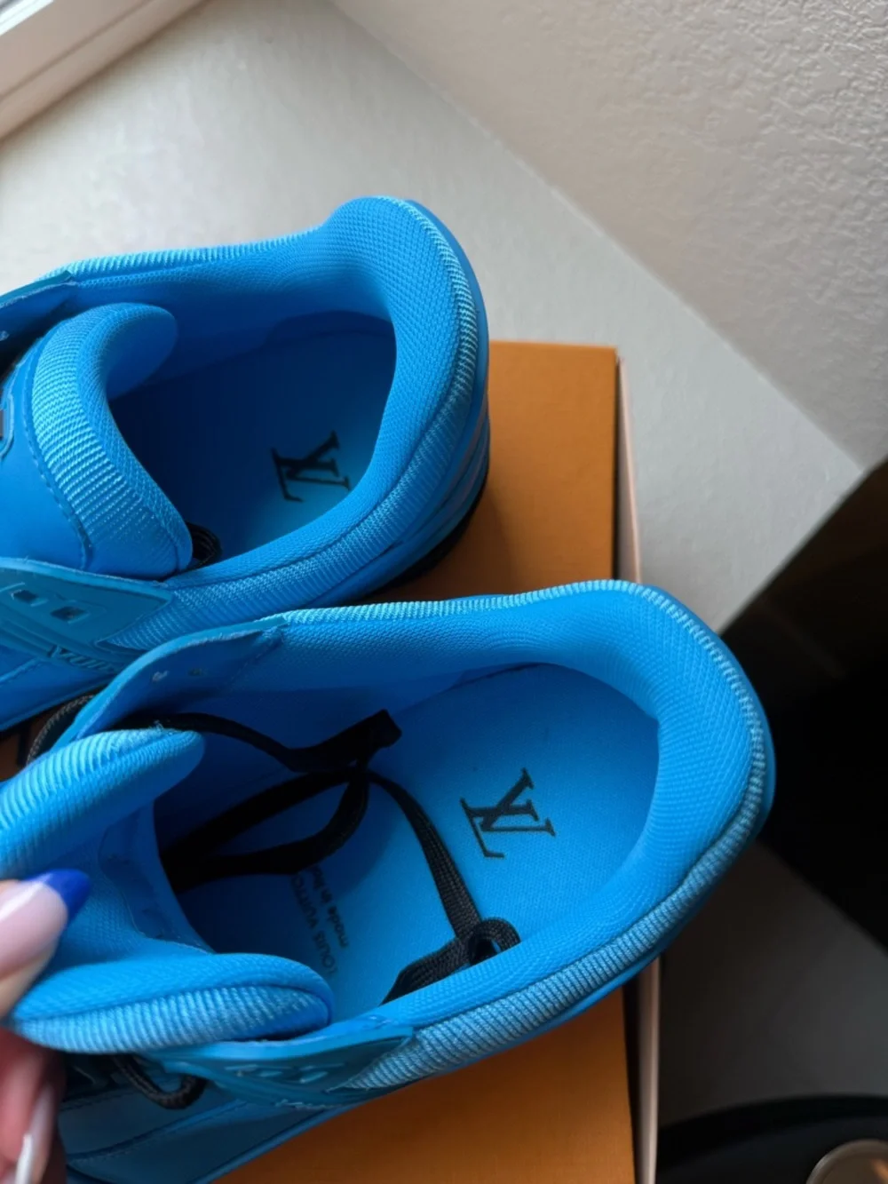 Authentic Louis Vuitton LV Trainer Sneakers in blue/black colorway - Picture 2 of 7